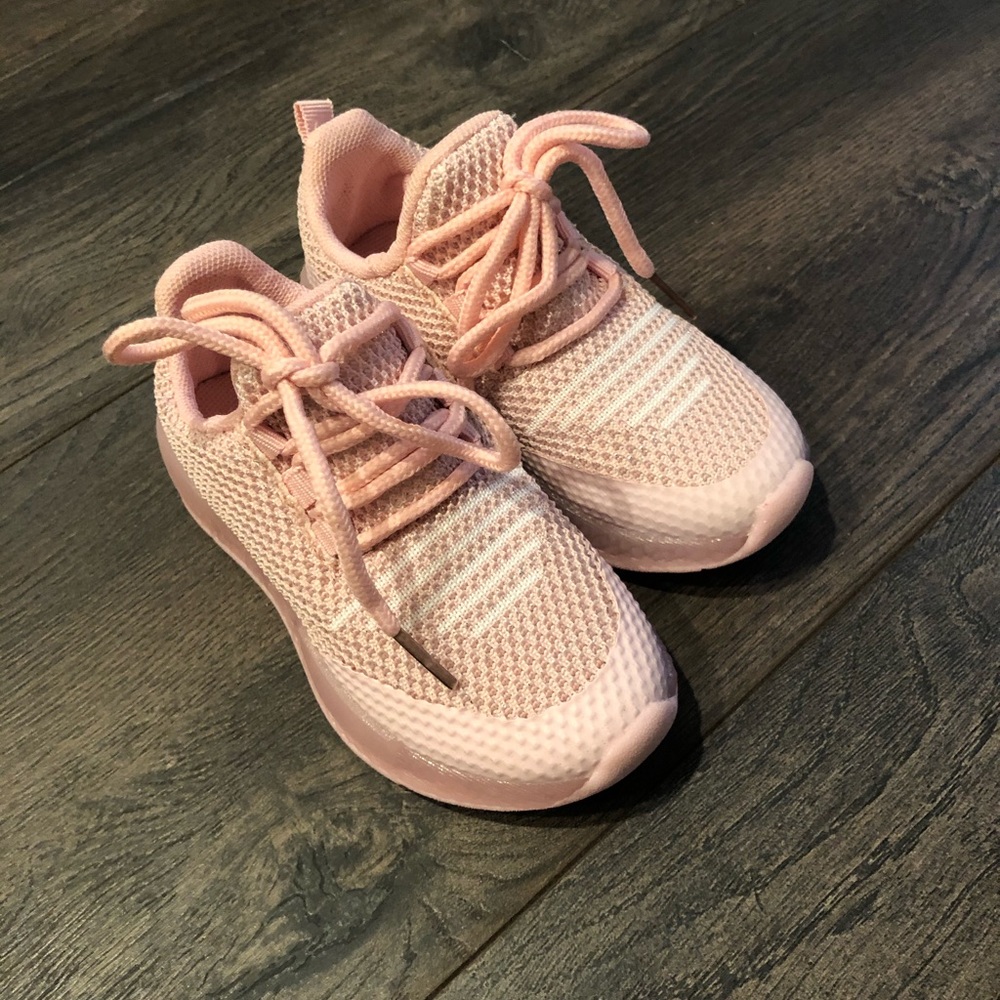 Girls sneakers